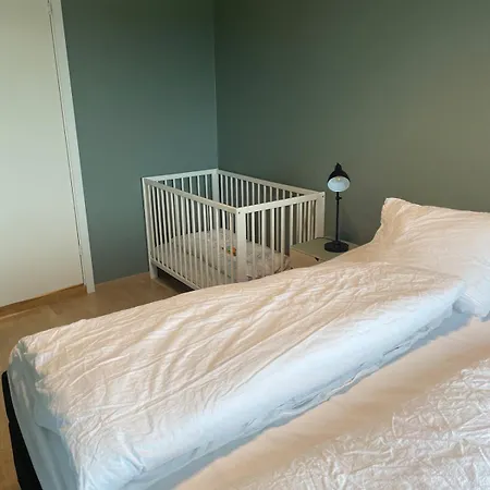 Two-Story Townhouse With Two Bedrooms, Each With Kingsize Beds And And Two Bathrooms