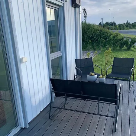Two-Story Townhouse With Two Bedrooms, Each With Kingsize Beds And And Two Bathrooms *